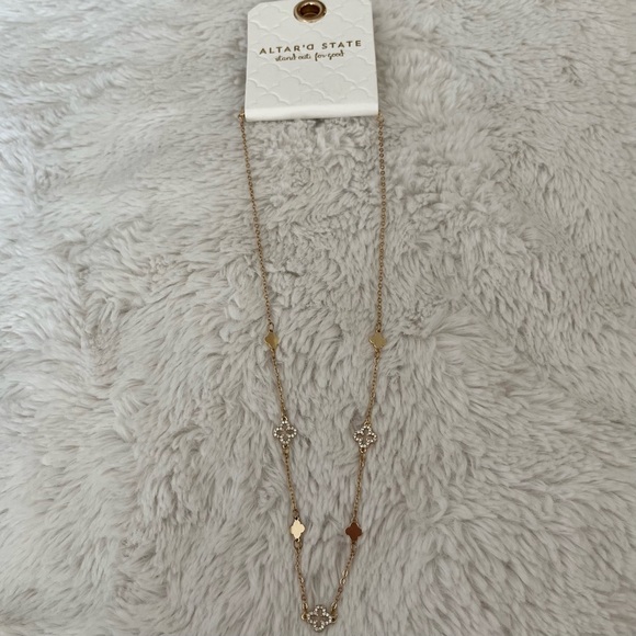 NEW Altar’d State Arula Clover Statement Necklace - Picture 3 of 7